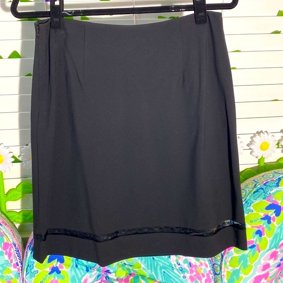 Cache’ black vintage skirt with sheer lace trim inset at the hem - Picture 4 of 6